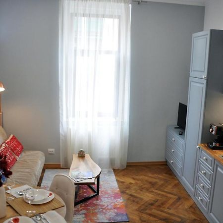 Black Gate - 2 Bedroom Apartment In The Heart Of Old Town With Free Private Secured Parking Брашов Екстериор снимка