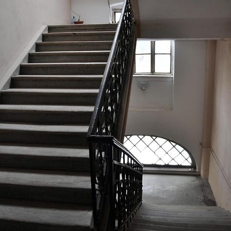 Black Gate - 2 Bedroom Apartment In The Heart Of Old Town With Free Private Secured Parking Брашов Екстериор снимка