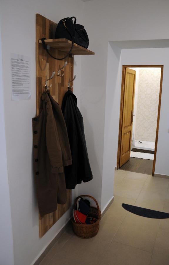 Black Gate - 2 Bedroom Apartment In The Heart Of Old Town With Free Private Secured Parking Брашов Екстериор снимка