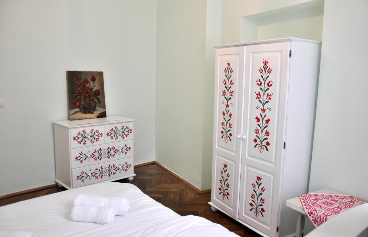 Black Gate - 2 Bedroom Apartment In The Heart Of Old Town With Free Private Secured Parking Брашов Екстериор снимка