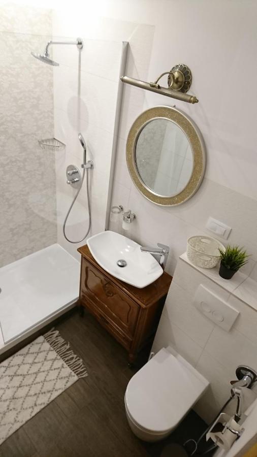 Black Gate - 2 Bedroom Apartment In The Heart Of Old Town With Free Private Secured Parking Брашов Екстериор снимка
