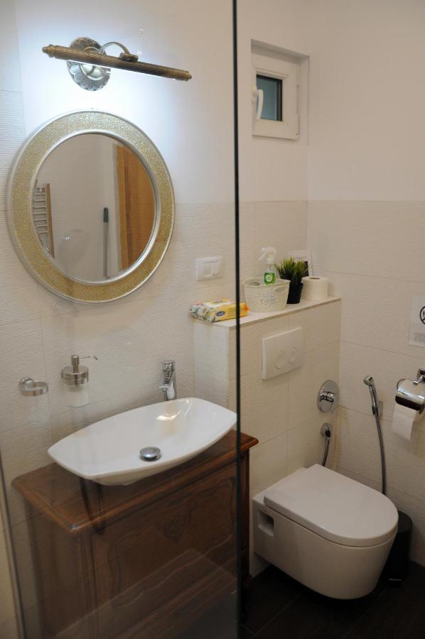 Black Gate - 2 Bedroom Apartment In The Heart Of Old Town With Free Private Secured Parking Брашов Екстериор снимка